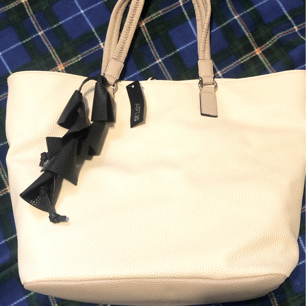 NWT Apt.9 cream/ sand coloured handbag